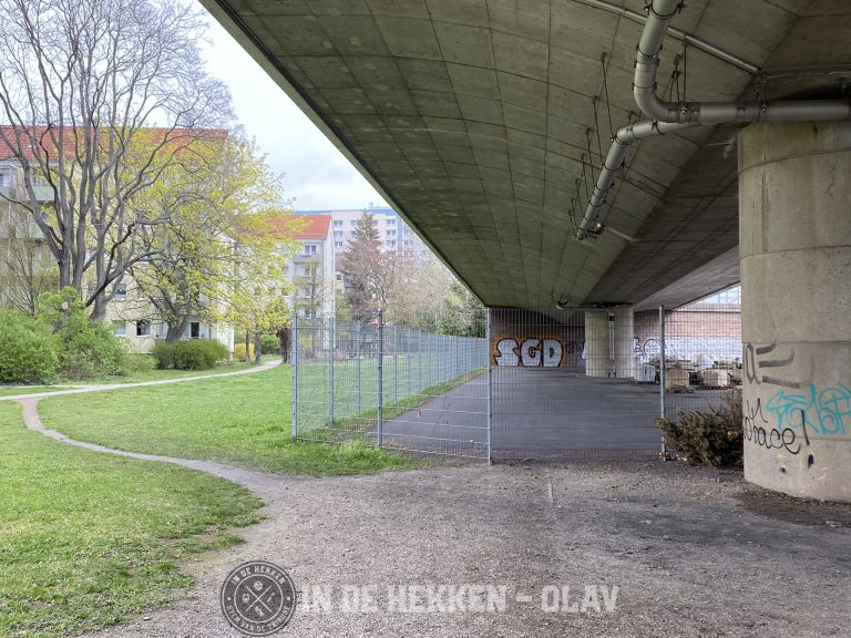 Massaal en luid gezang in Dresden