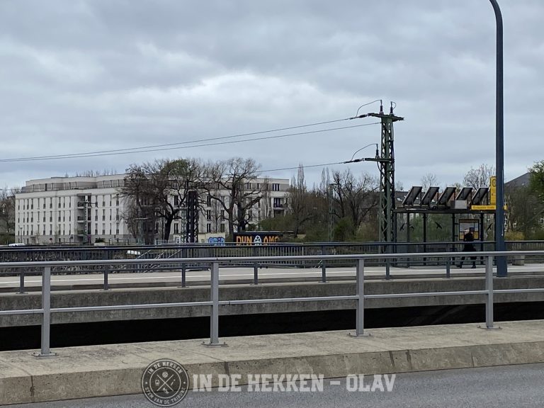Massaal en luid gezang in Dresden