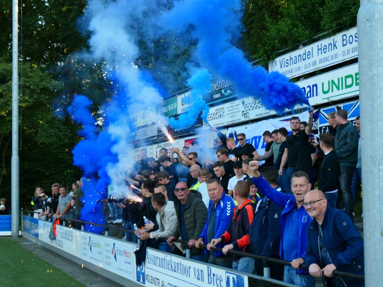 Supporters van Gemert stelen spandoek van GVVV op tumultueuze avond