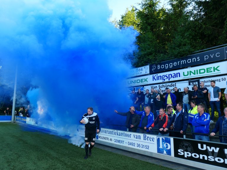 Supporters van Gemert stelen spandoek van GVVV op tumultueuze avond