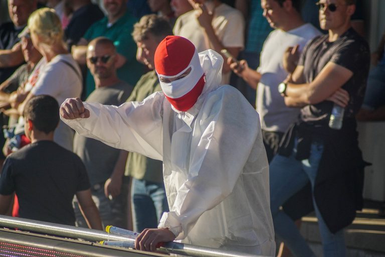 Bivaks, pyro en pogo; Kozakken Boys strijdt voor lijfsbehoud!