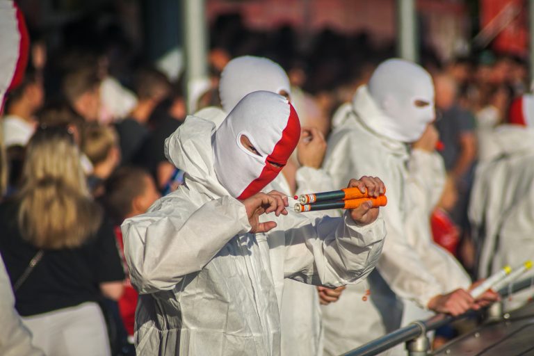 Bivaks, pyro en pogo; Kozakken Boys strijdt voor lijfsbehoud!