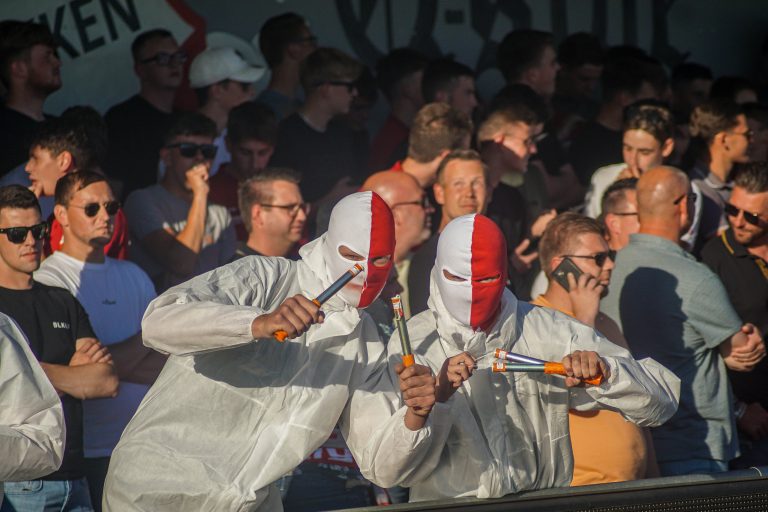 Bivaks, pyro en pogo; Kozakken Boys strijdt voor lijfsbehoud!
