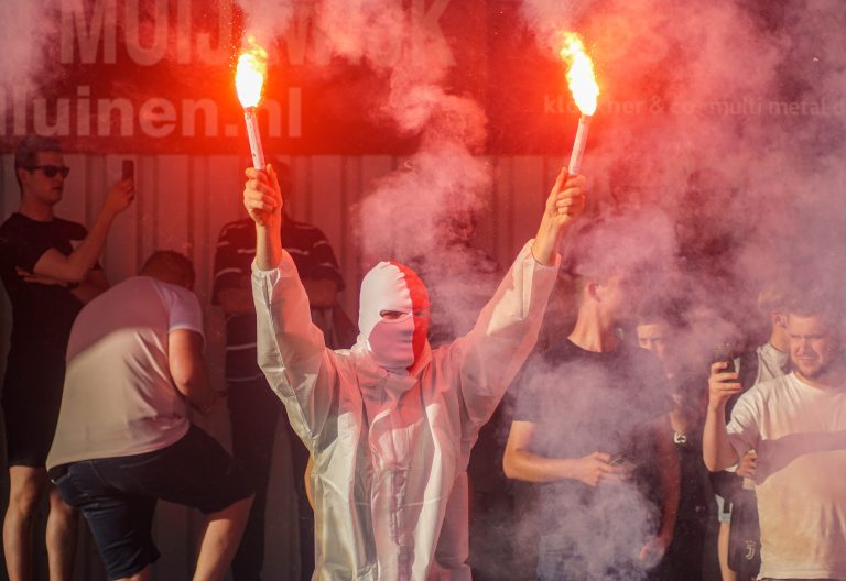 Bivaks, pyro en pogo; Kozakken Boys strijdt voor lijfsbehoud!