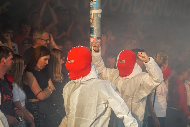 Bivaks, pyro en pogo; Kozakken Boys strijdt voor lijfsbehoud!