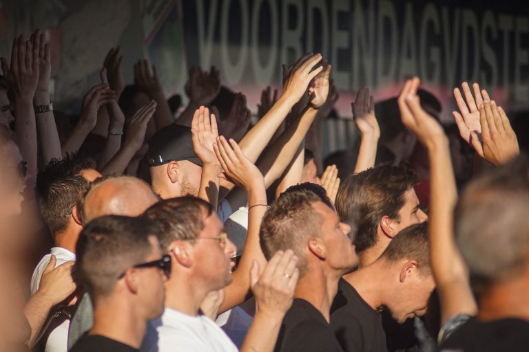 Bivaks, pyro en pogo; Kozakken Boys strijdt voor lijfsbehoud!