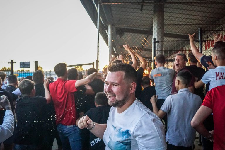 Bivaks, pyro en pogo; Kozakken Boys strijdt voor lijfsbehoud!