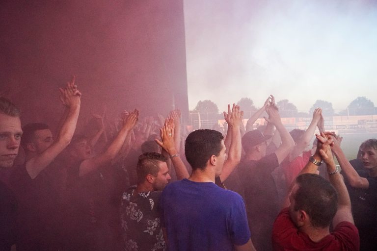 Bivaks, pyro en pogo; Kozakken Boys strijdt voor lijfsbehoud!