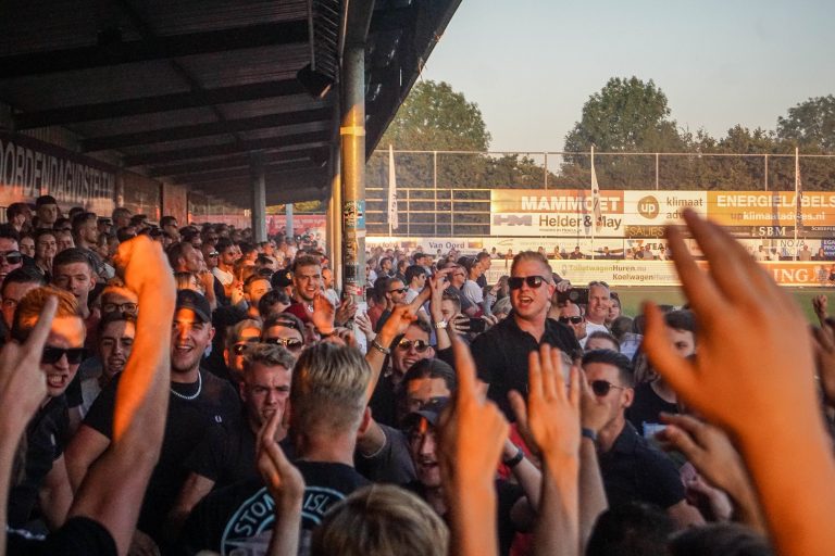 Bivaks, pyro en pogo; Kozakken Boys strijdt voor lijfsbehoud!