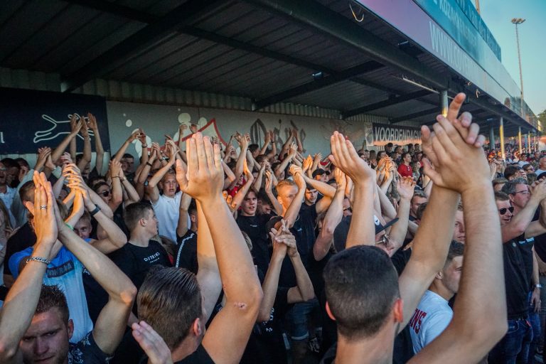 Bivaks, pyro en pogo; Kozakken Boys strijdt voor lijfsbehoud!
