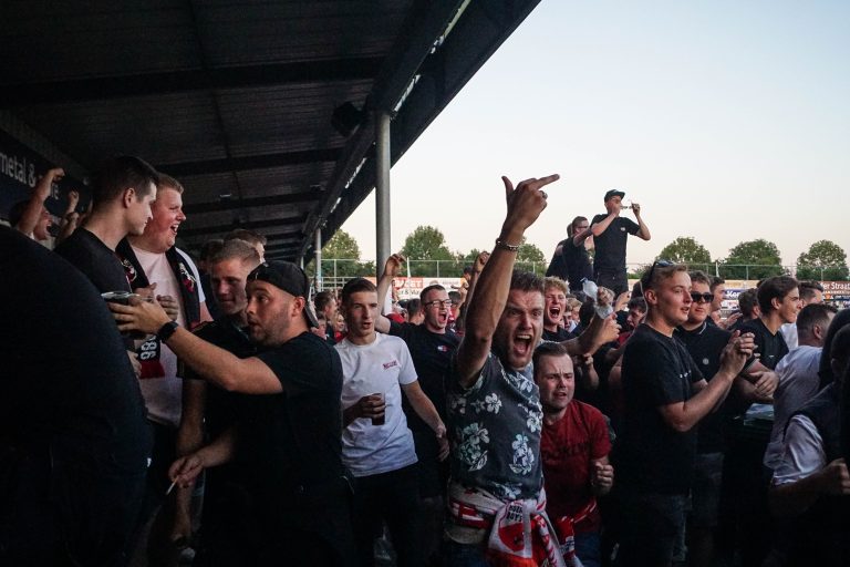 Bivaks, pyro en pogo; Kozakken Boys strijdt voor lijfsbehoud!