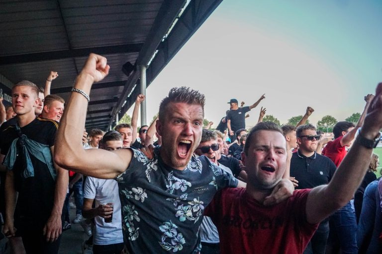 Bivaks, pyro en pogo; Kozakken Boys strijdt voor lijfsbehoud!