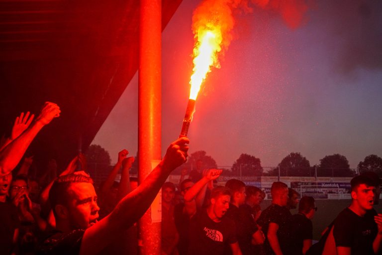 Bivaks, pyro en pogo; Kozakken Boys strijdt voor lijfsbehoud!