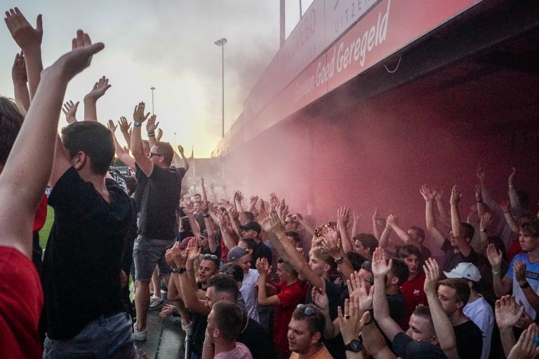 Bivaks, pyro en pogo; Kozakken Boys strijdt voor lijfsbehoud!