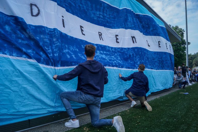 Groot feest in fietsdorp Dieren na kampioenschap lokale VV