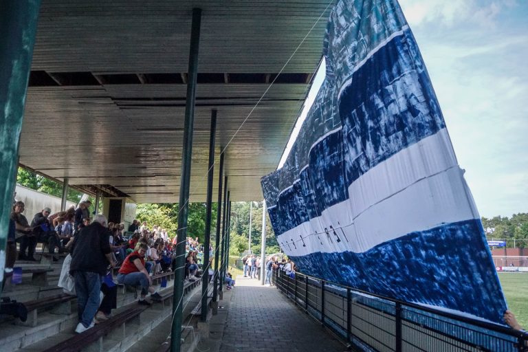 Groot feest in fietsdorp Dieren na kampioenschap lokale VV