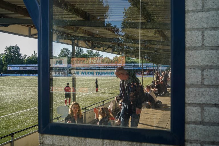 Supporters van Gemert stelen spandoek van GVVV op tumultueuze avond