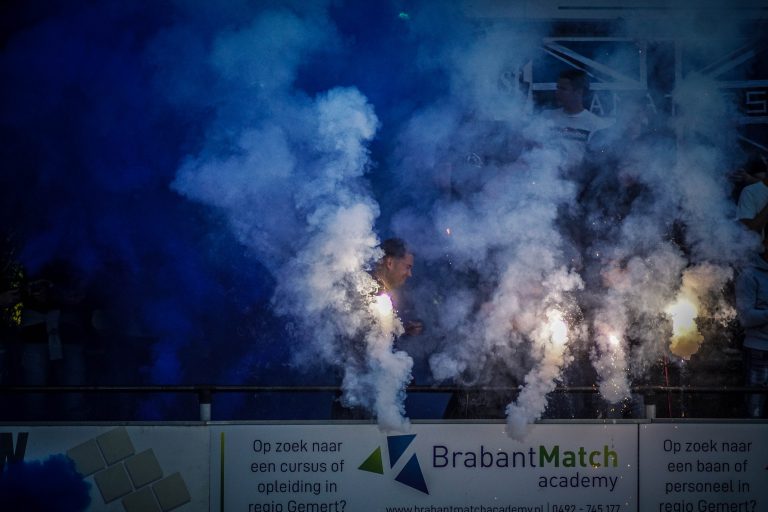 Supporters van Gemert stelen spandoek van GVVV op tumultueuze avond