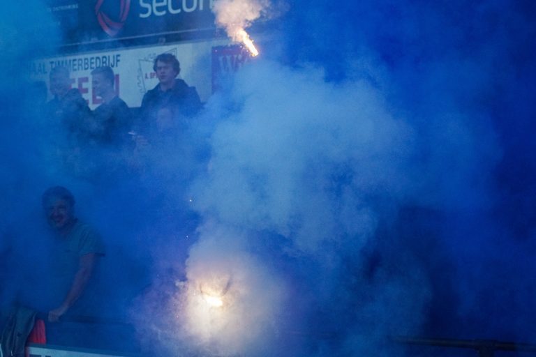 Supporters van Gemert stelen spandoek van GVVV op tumultueuze avond