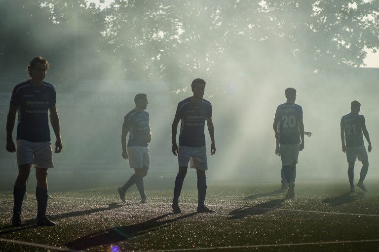 Supporters van Gemert stelen spandoek van GVVV op tumultueuze avond