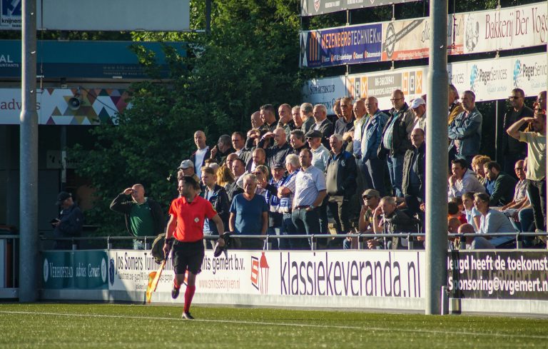 Supporters van Gemert stelen spandoek van GVVV op tumultueuze avond