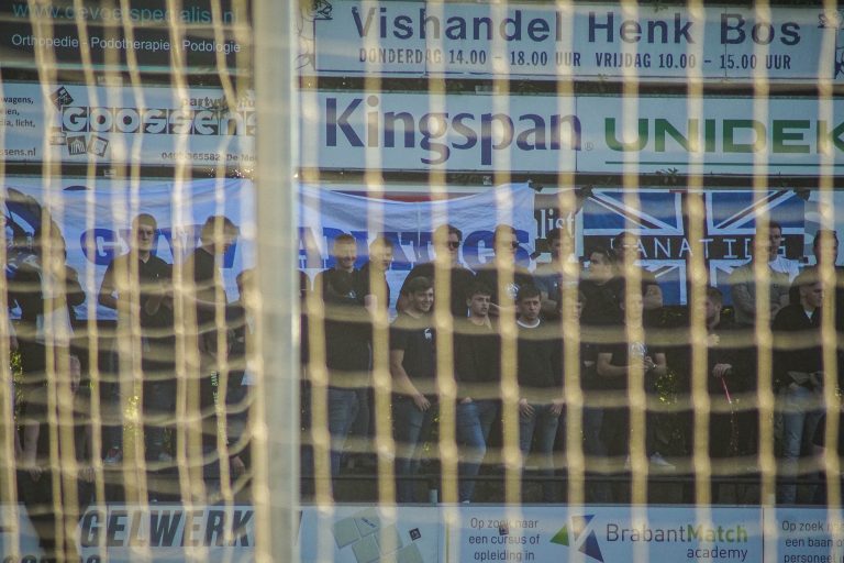 Supporters van Gemert stelen spandoek van GVVV op tumultueuze avond