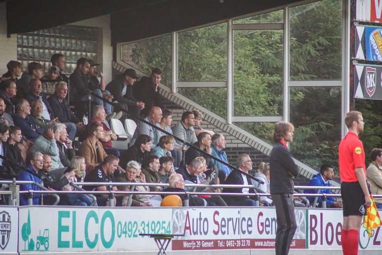 Supporters van Gemert stelen spandoek van GVVV op tumultueuze avond