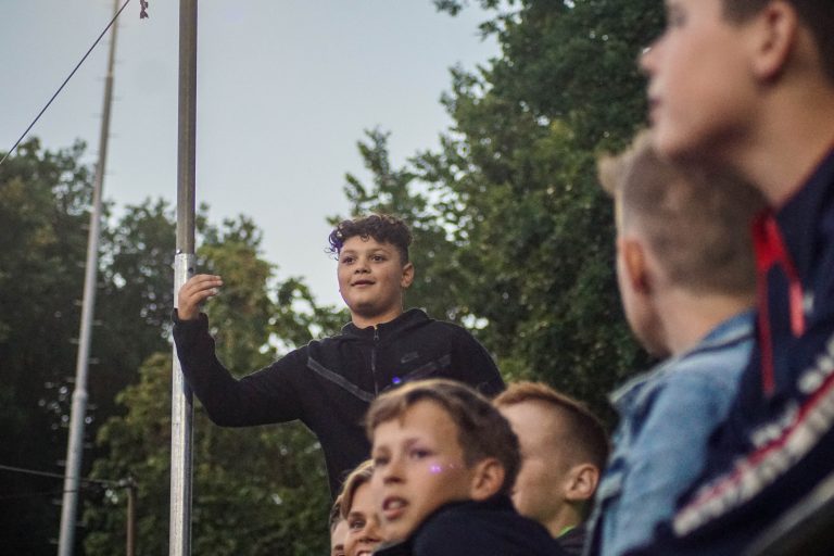 Supporters van Gemert stelen spandoek van GVVV op tumultueuze avond