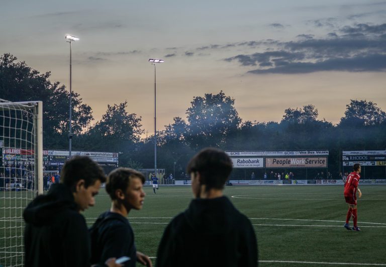 Supporters van Gemert stelen spandoek van GVVV op tumultueuze avond