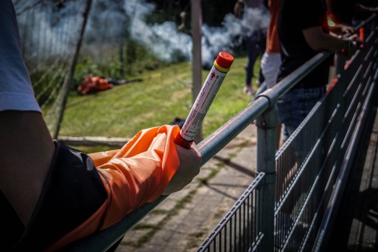 Ultras Eerbeek steunen hun tweede elftal 100 kilometer verderop