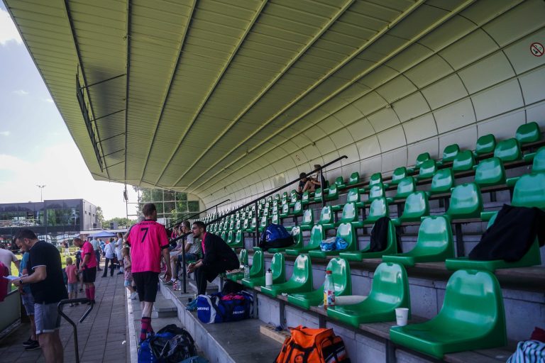 Ultras Eerbeek steunen hun tweede elftal 100 kilometer verderop