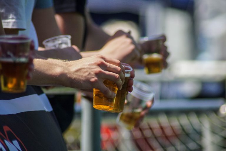 Ultras Eerbeek steunen hun tweede elftal 100 kilometer verderop
