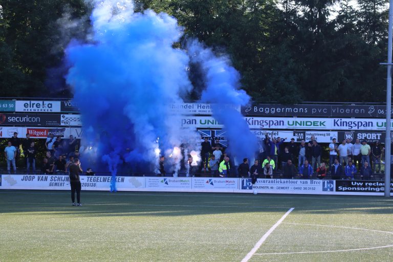 Supporters van Gemert stelen spandoek van GVVV op tumultueuze avond