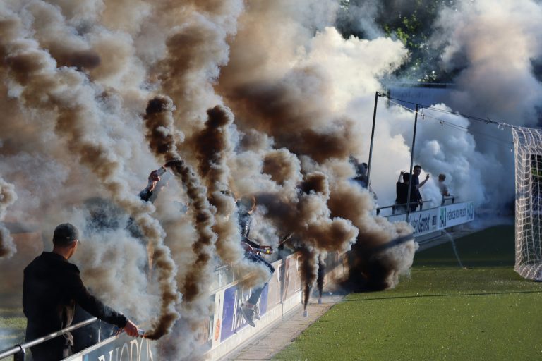 Supporters van Gemert stelen spandoek van GVVV op tumultueuze avond
