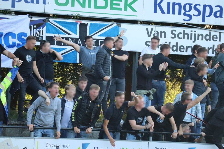 Supporters van Gemert stelen spandoek van GVVV op tumultueuze avond