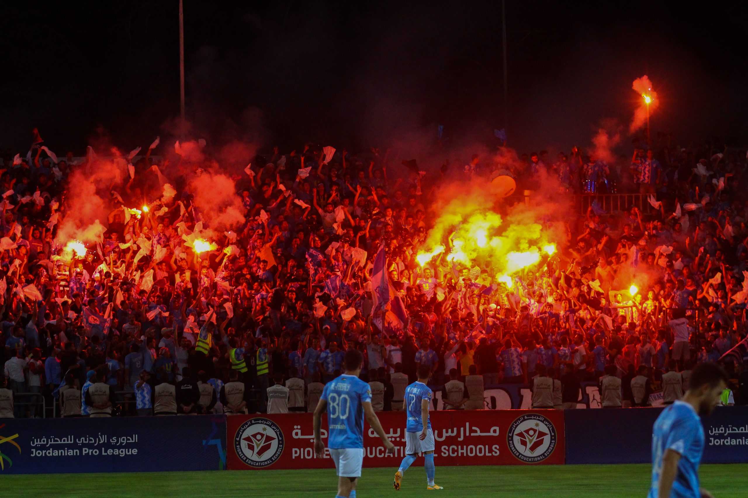De derby van Jordanië; djembés & thee, tifo &