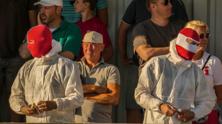 Bivaks, pyro en pogo; Kozakken Boys strijdt voor lijfsbehoud!