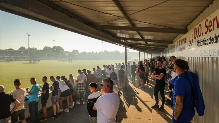 Bivaks, pyro en pogo; Kozakken Boys strijdt voor lijfsbehoud!