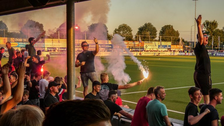 Bivaks, pyro en pogo; Kozakken Boys strijdt voor lijfsbehoud!