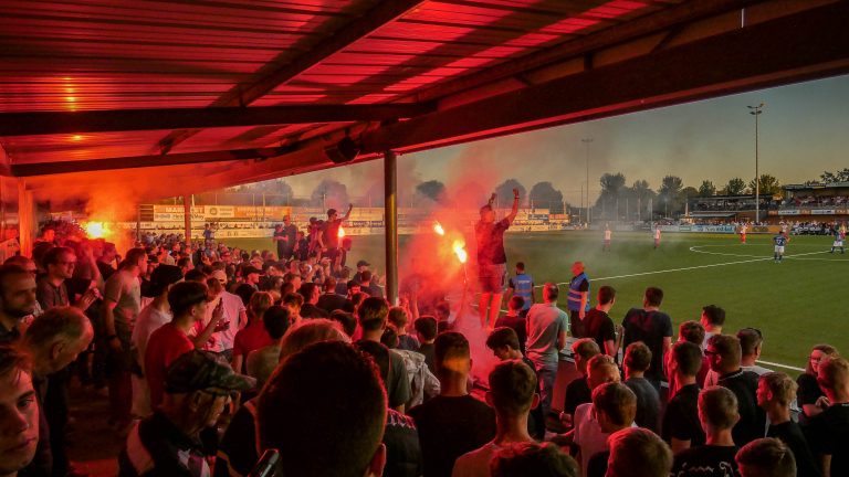 Bivaks, pyro en pogo; Kozakken Boys strijdt voor lijfsbehoud!