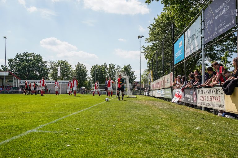 WAVV 52 van 56