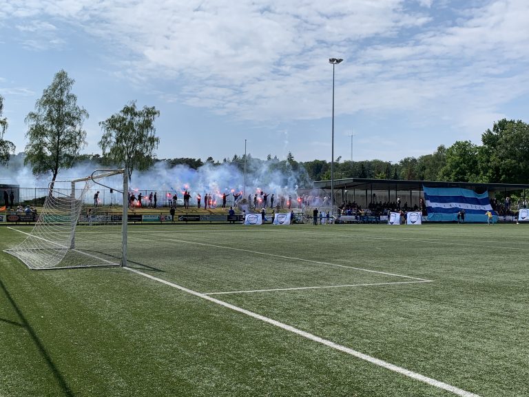 Groot feest in fietsdorp Dieren na kampioenschap lokale VV