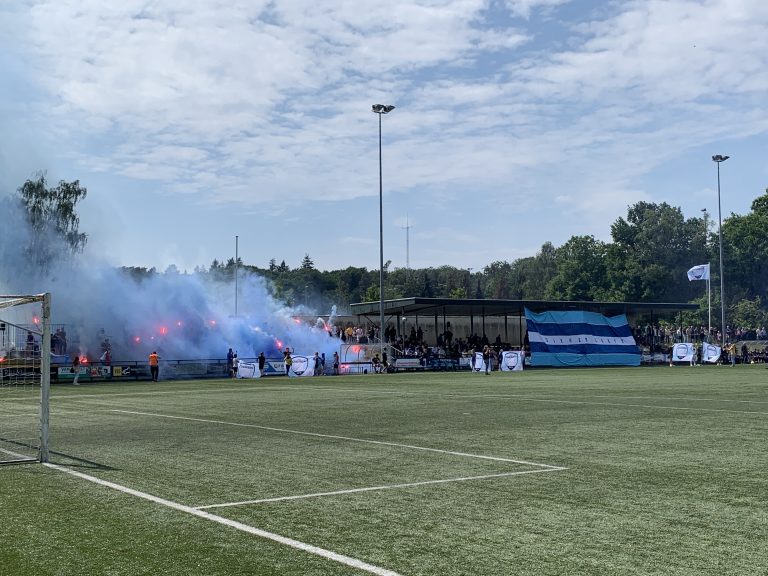 Groot feest in fietsdorp Dieren na kampioenschap lokale VV