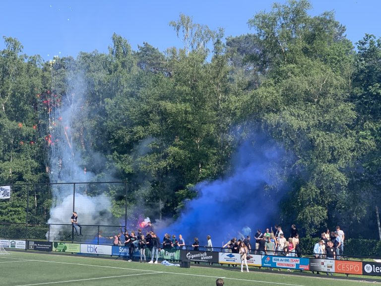 Groot feest in fietsdorp Dieren na kampioenschap lokale VV