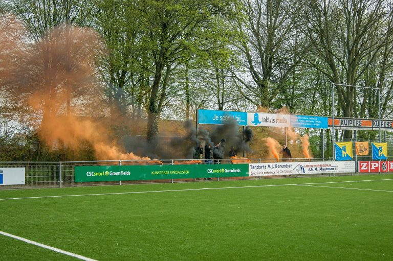 De Betuwse derby tussen VV De Bataven en RKHVV is altijd genieten