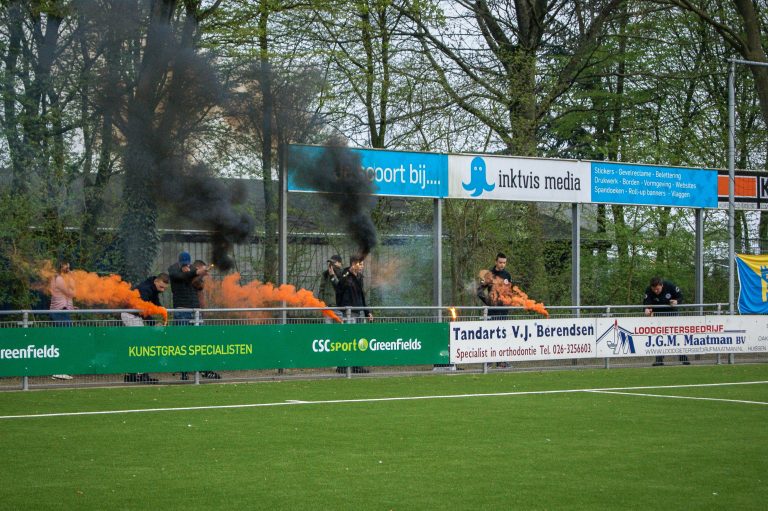 De Betuwse derby tussen VV De Bataven en RKHVV is altijd genieten