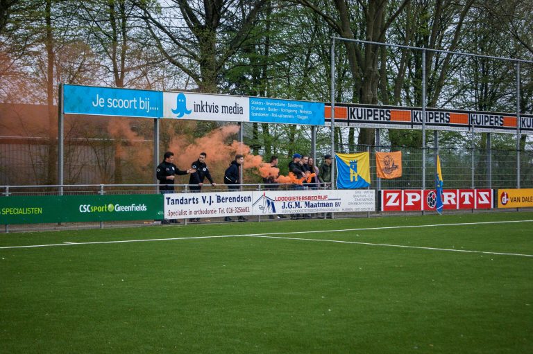 De Betuwse derby tussen VV De Bataven en RKHVV is altijd genieten
