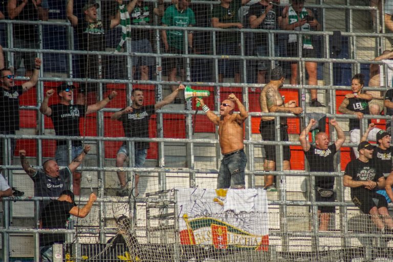 Strijd tussen Ultras Rapid en Ultras Lechia Gdansk eindigt onbeslist