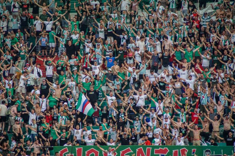 Strijd tussen Ultras Rapid en Ultras Lechia Gdansk eindigt onbeslist