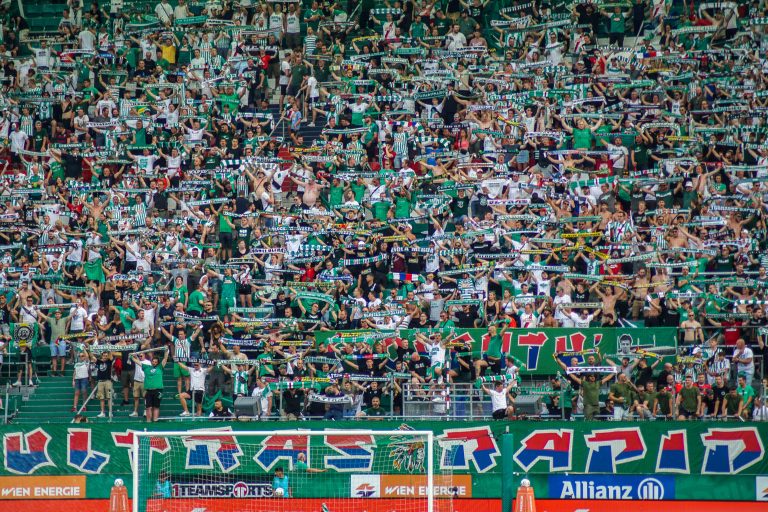 Strijd tussen Ultras Rapid en Ultras Lechia Gdansk eindigt onbeslist